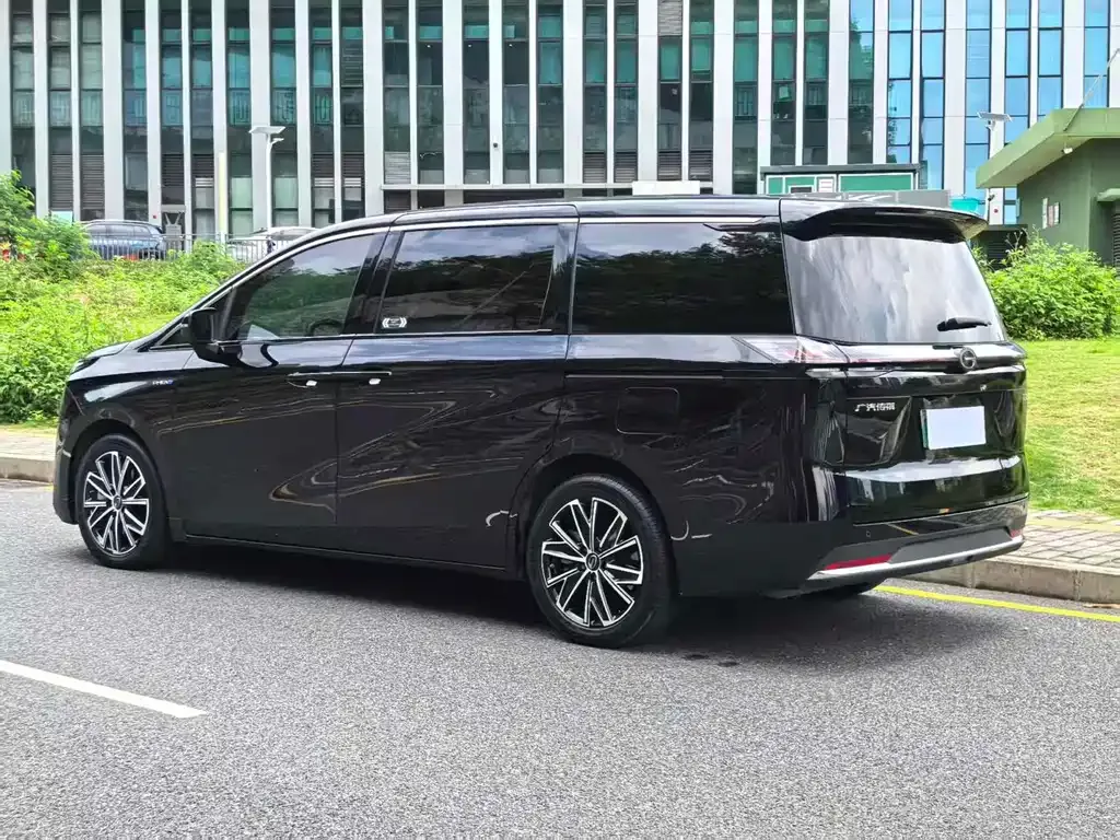 GAC Motor 传祺E8 PHEV — фото 6
