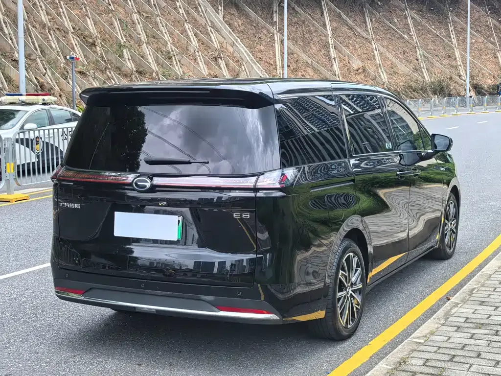 GAC Motor 传祺E8 PHEV — фото 10