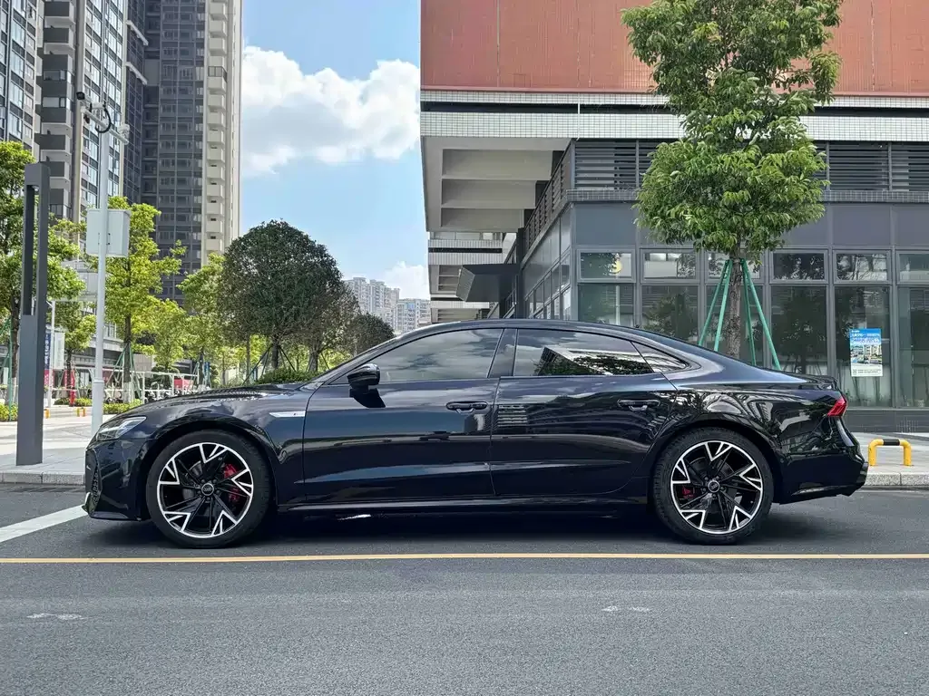 Audi A7L — фото 10