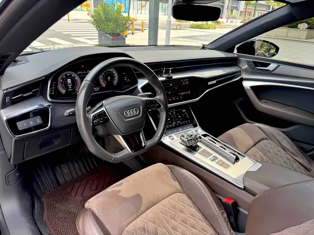 Audi A7L — фото 8