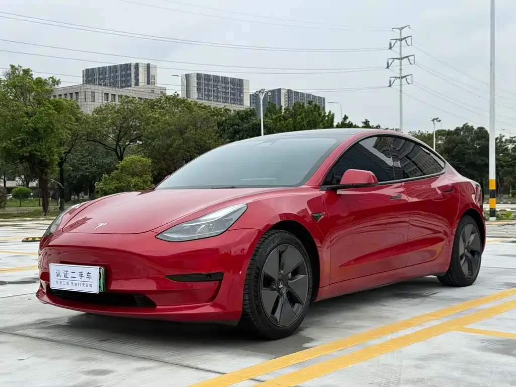 Tesla Model 3 — фото 1