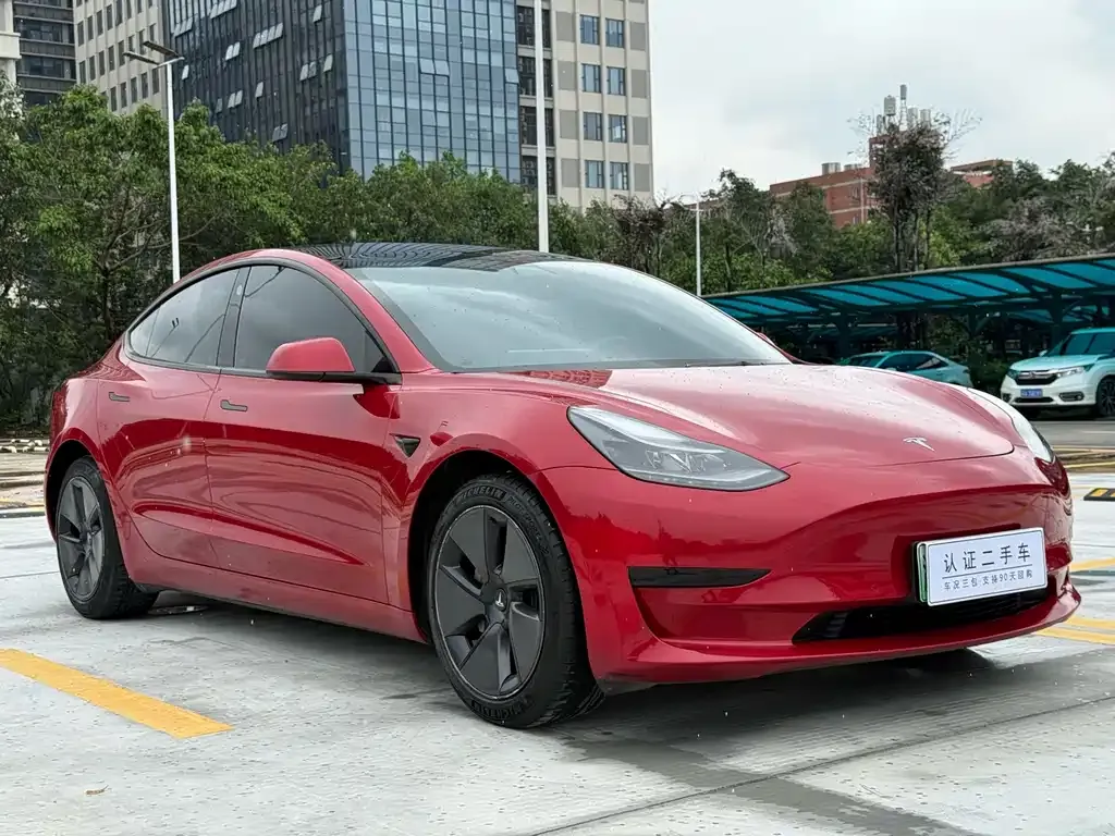 Tesla Model 3 — фото 9