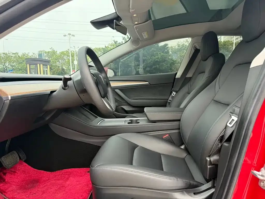 Tesla Model 3 — фото 10