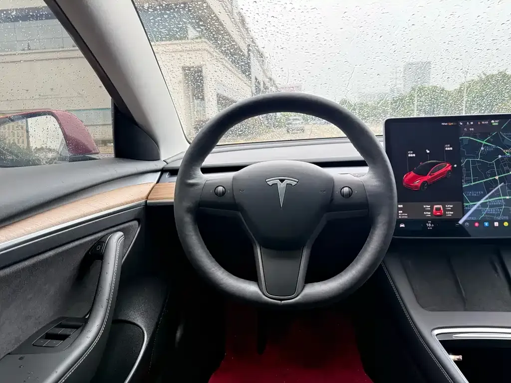 Tesla Model 3 — фото 4