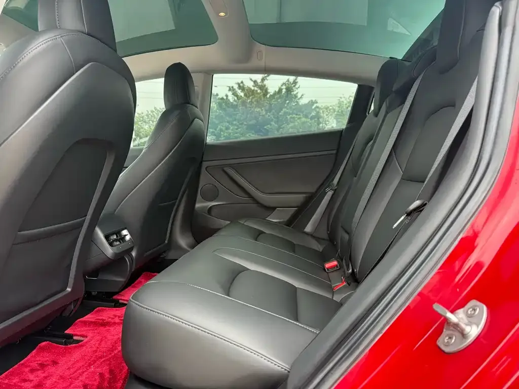 Tesla Model 3 — фото 3