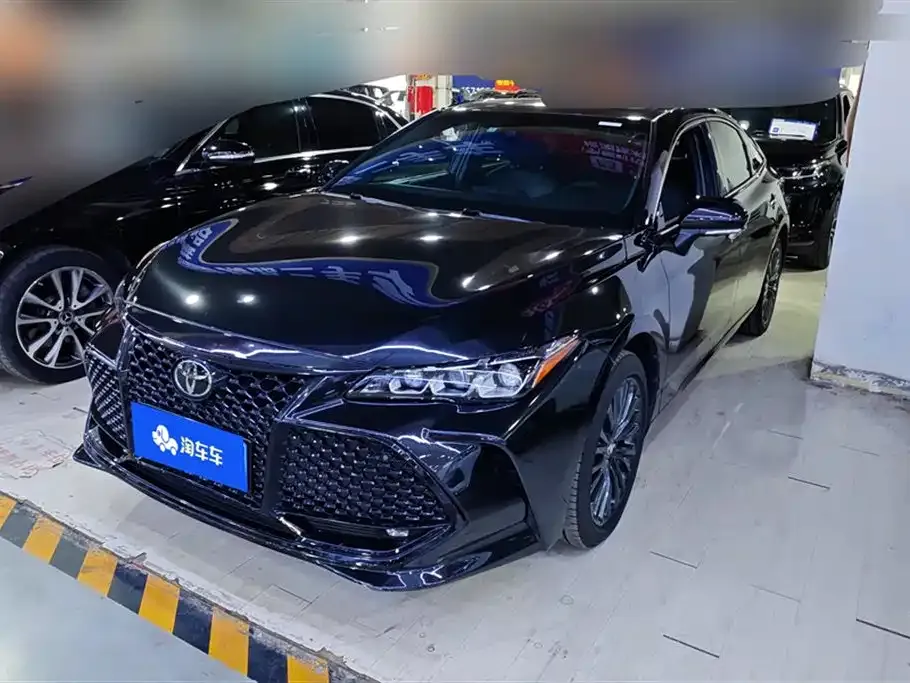 Toyota Avalon — фото 1