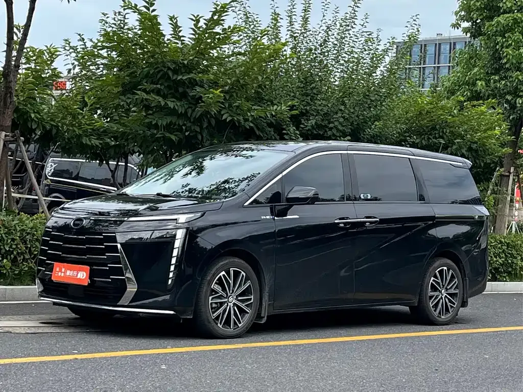GAC Motor Trumpchi E8 — фото 1