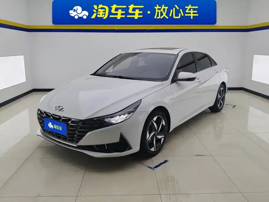 Hyundai Elantra — фото 1