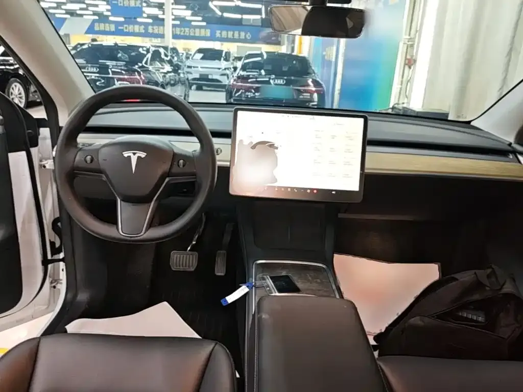 Tesla Model Y — фото 6