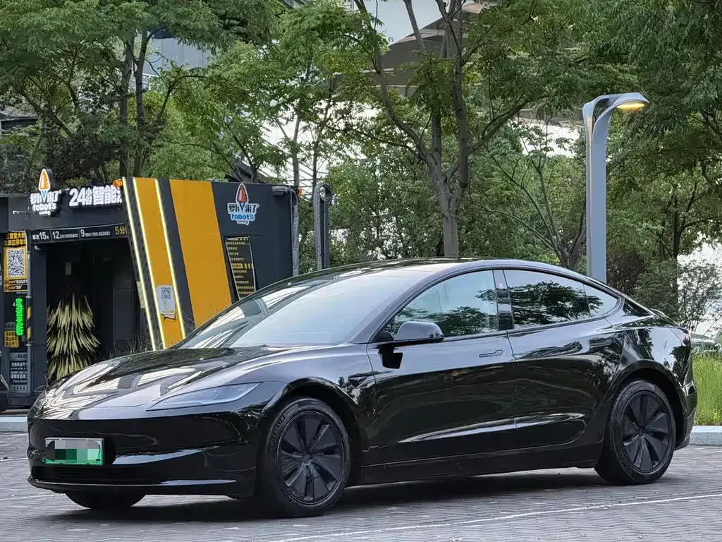 Tesla Model 3 — фото 1