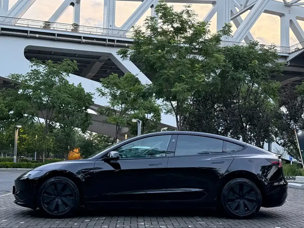 Tesla Model 3 — фото 9