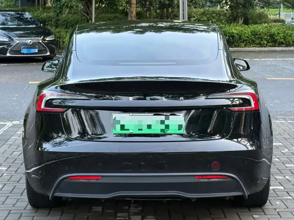 Tesla Model 3 — фото 7