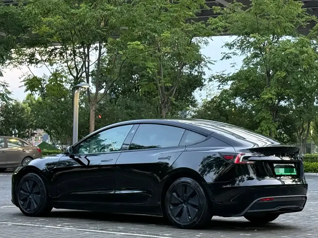 Tesla Model 3 — фото 8
