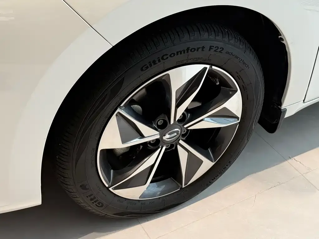 GAC Motor Trumpchi M6 — фото 3