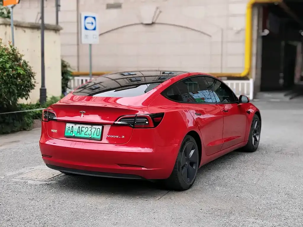 Tesla Model 3 — фото 9