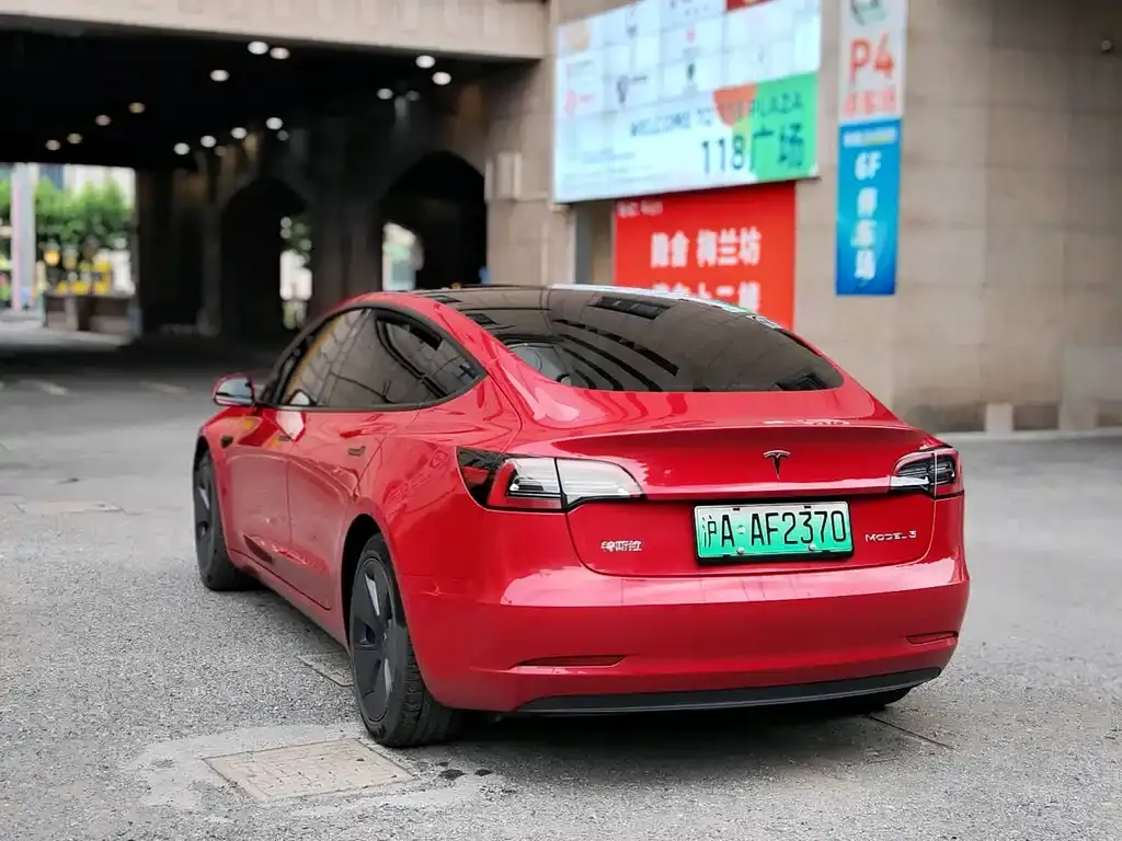 Tesla Model 3 — фото 4