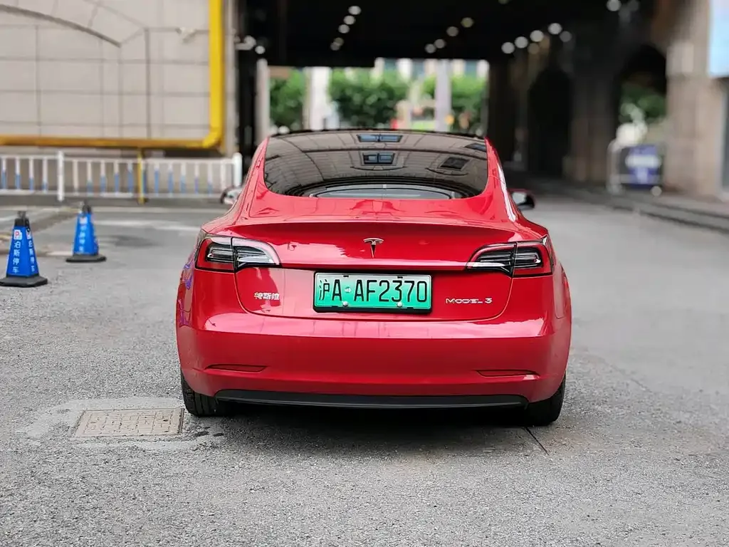 Tesla Model 3 — фото 5