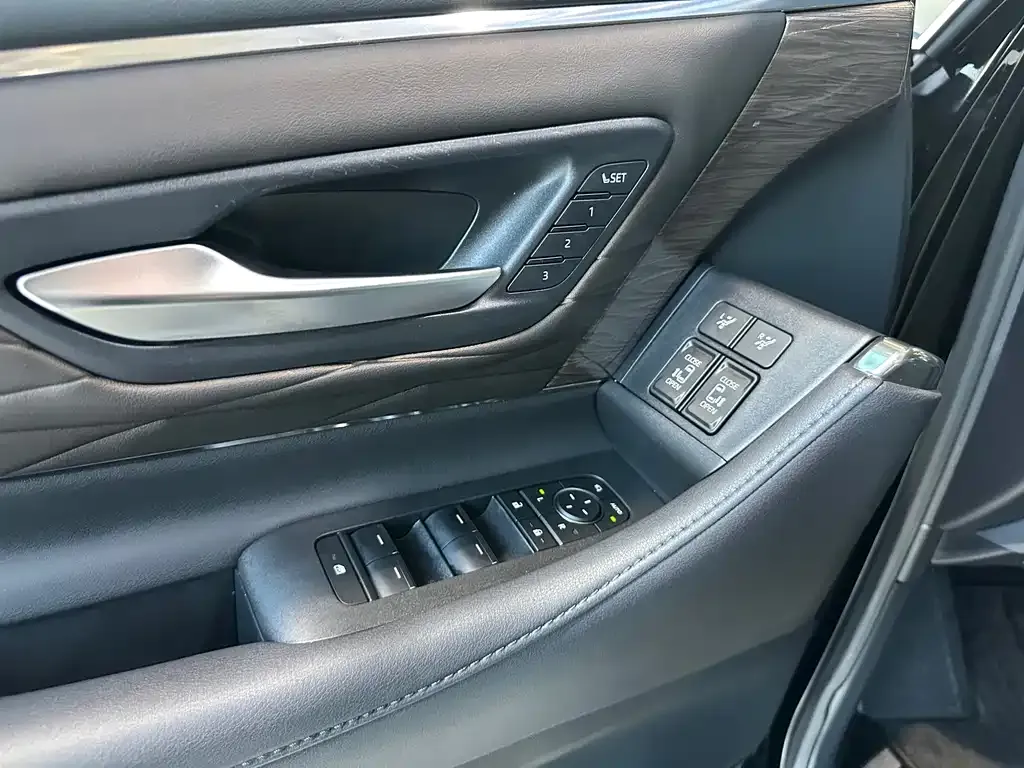 Toyota Vellfire — фото 6