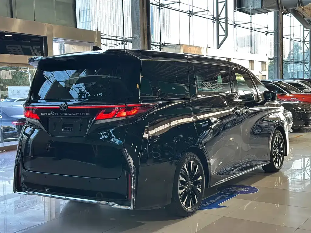 Toyota Vellfire — фото 7