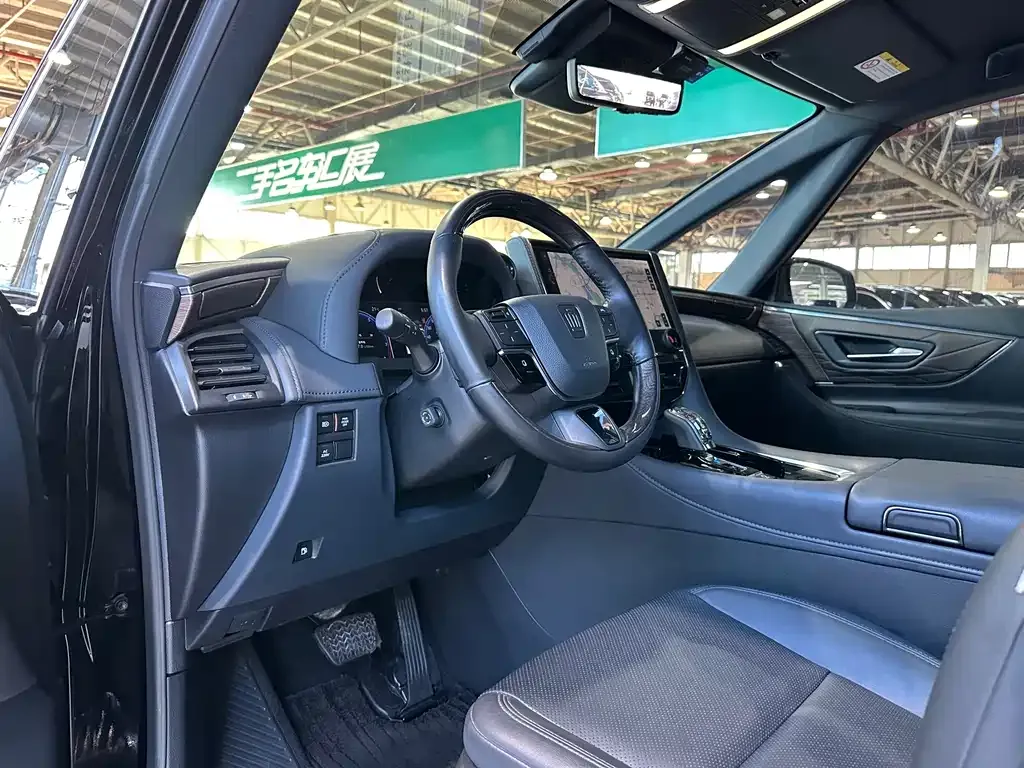 Toyota Vellfire — фото 8