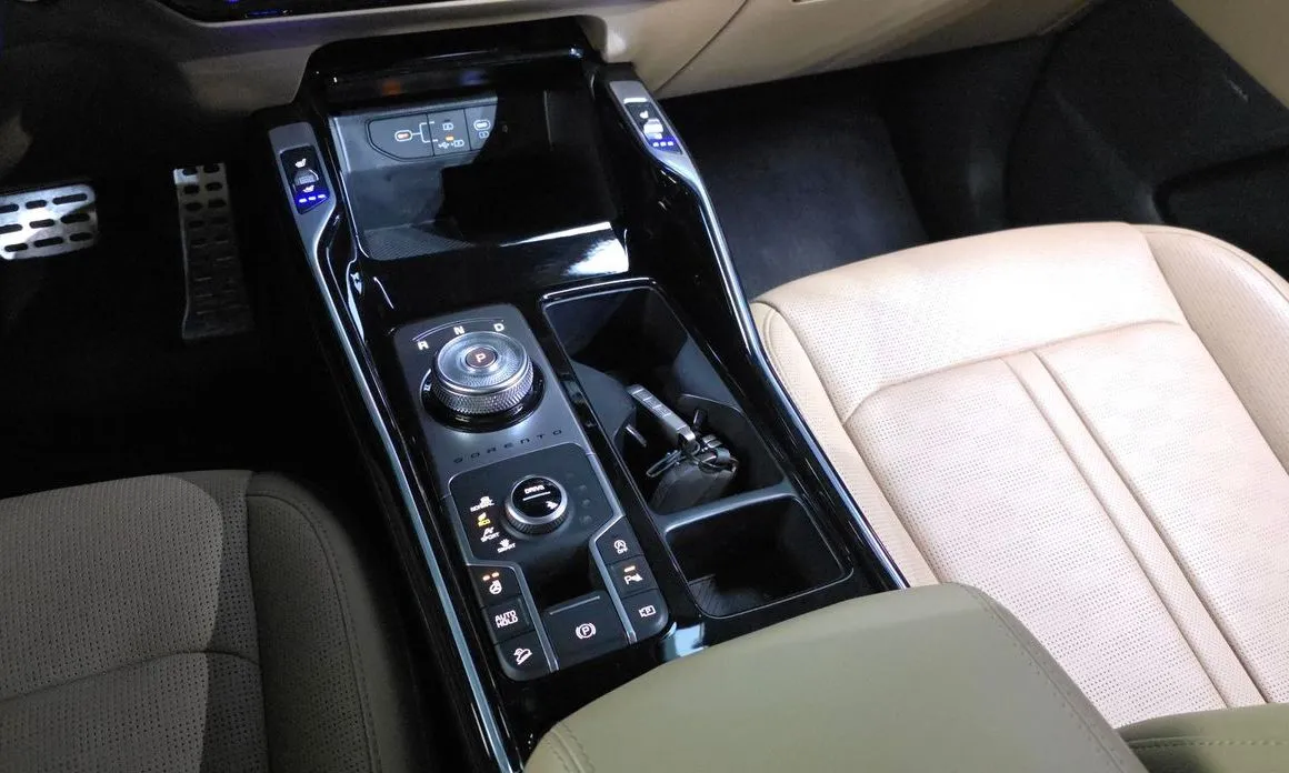 Kia Sorento — фото 7