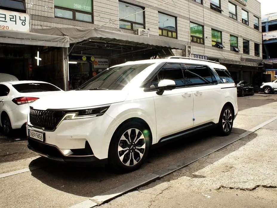 Kia Carnival — фото 10