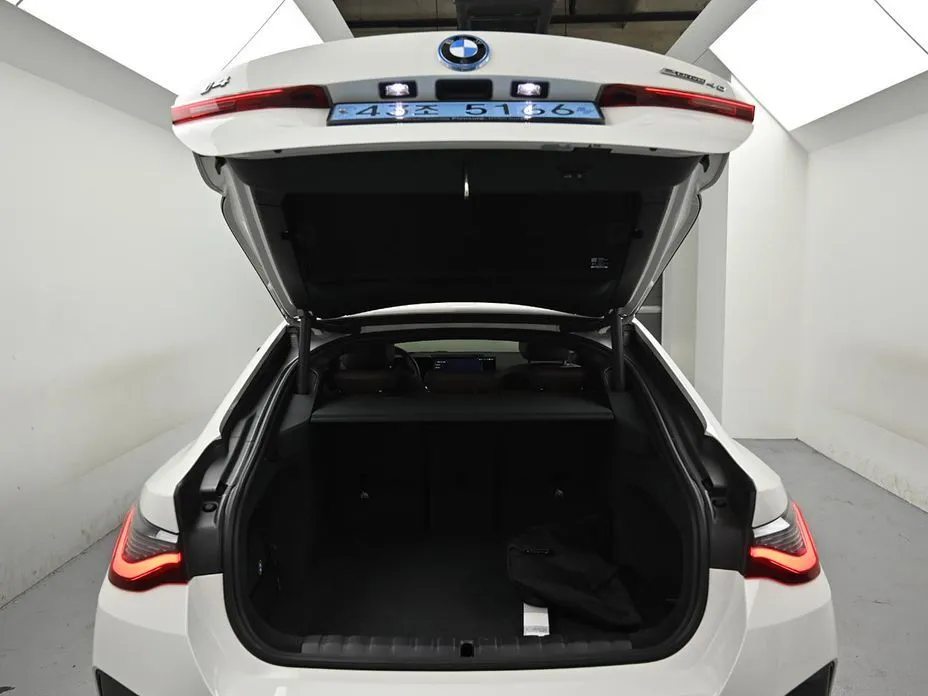 BMW i4 — фото 7
