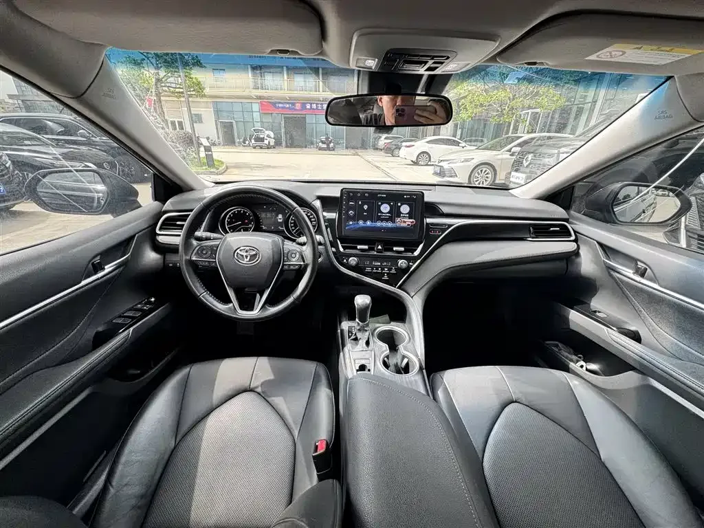 Toyota Camry — фото 4