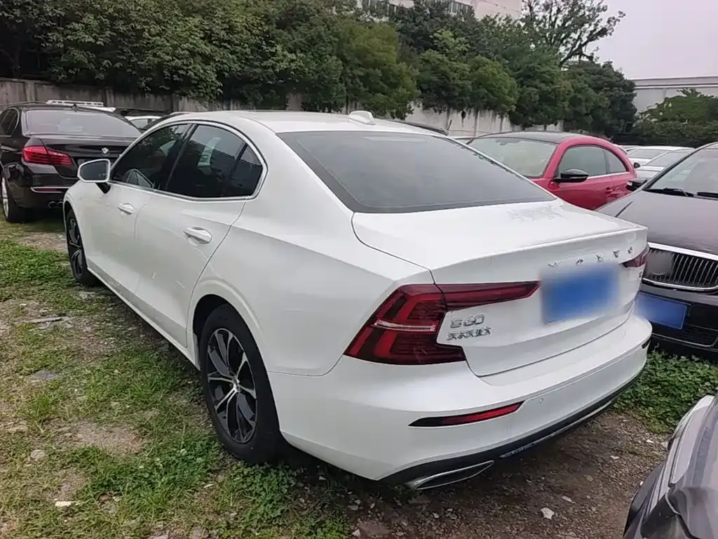 Volvo S60 — фото 10