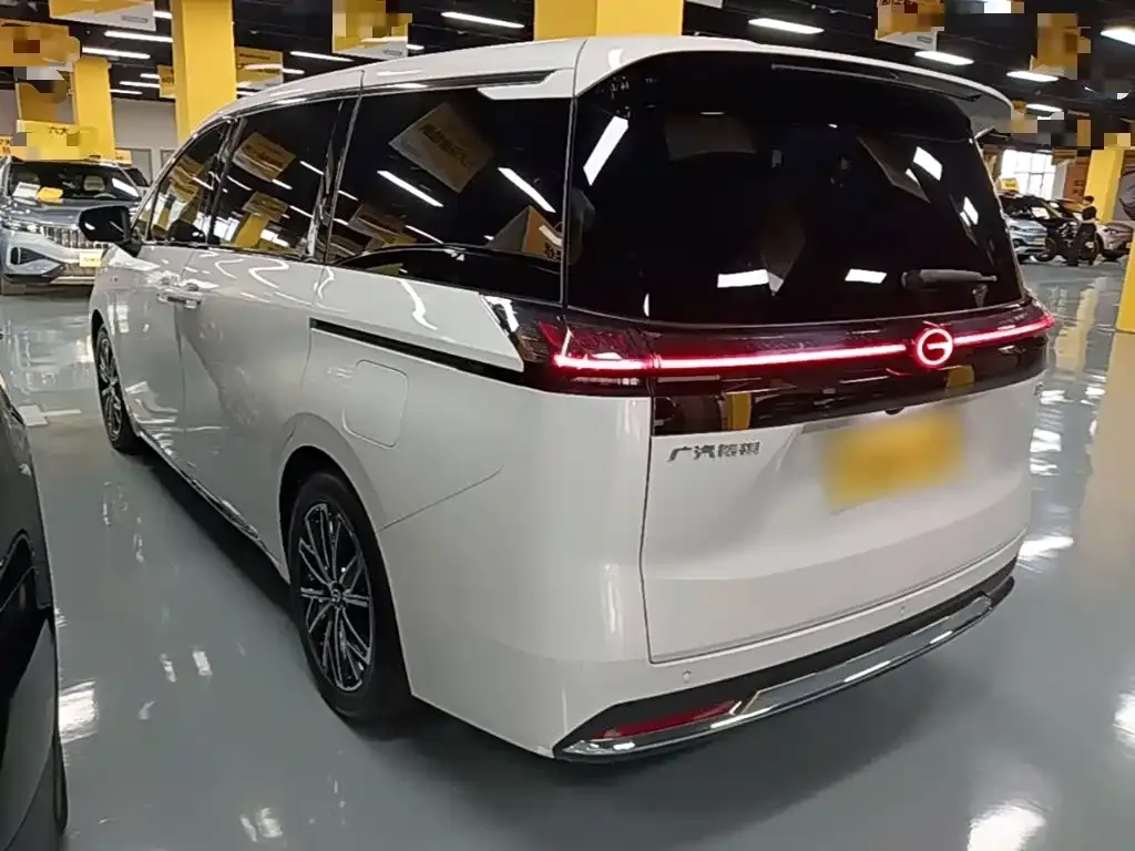 GAC Motor 传祺E8 PHEV — фото 9