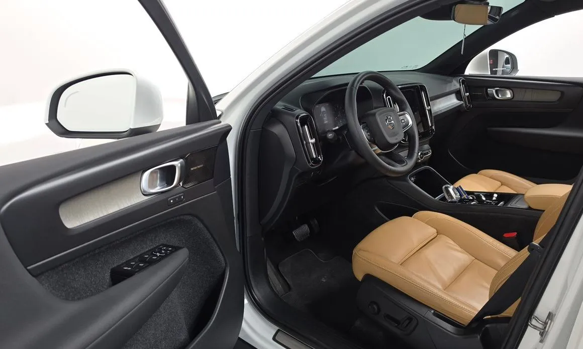 Volvo XC40 — фото 2