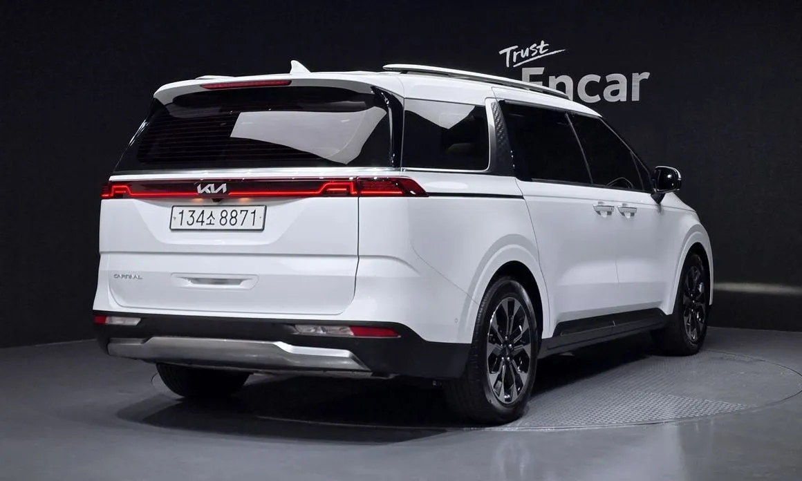 Kia Carnival — фото 4