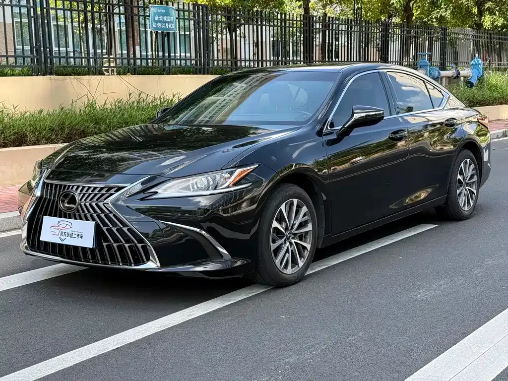 Lexus ES — фото 1