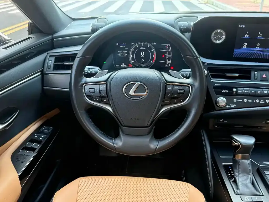 Lexus ES — фото 10