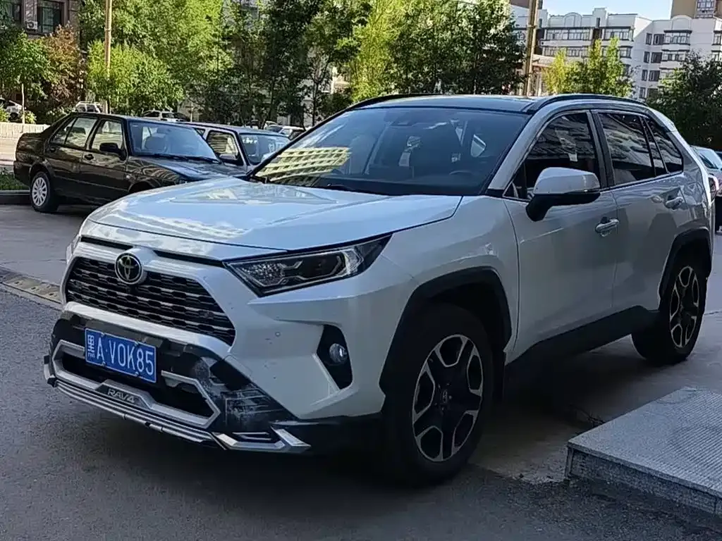 Toyota RAV4 — фото 8
