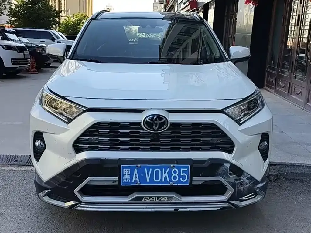 Toyota RAV4 — фото 5