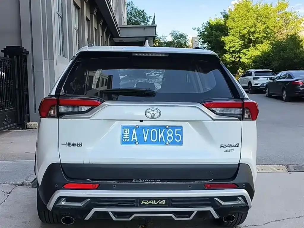 Toyota RAV4 — фото 4