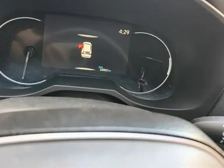 Toyota RAV4 — фото 1