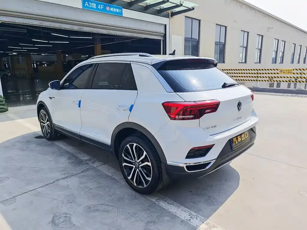 Volkswagen T-Roc — фото 6