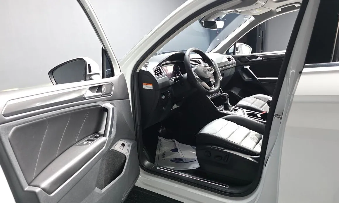Volkswagen Tiguan — фото 8