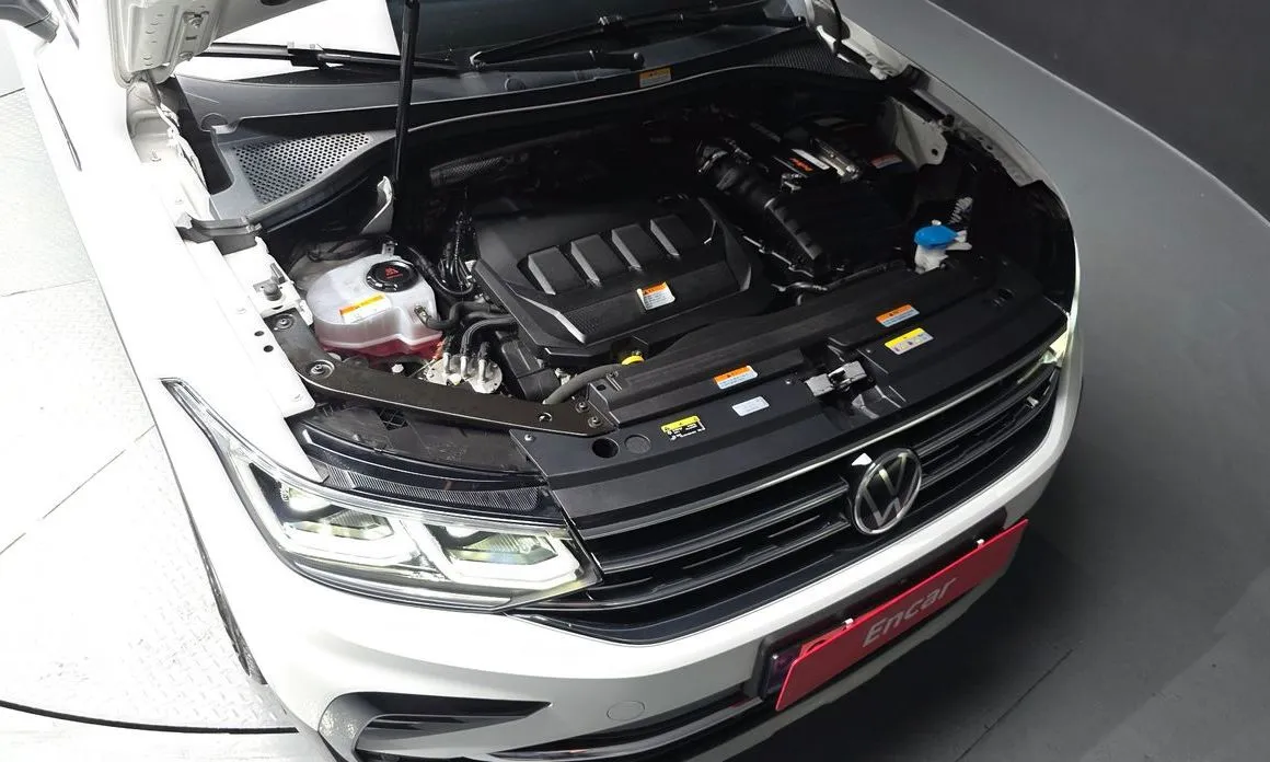 Volkswagen Tiguan — фото 7
