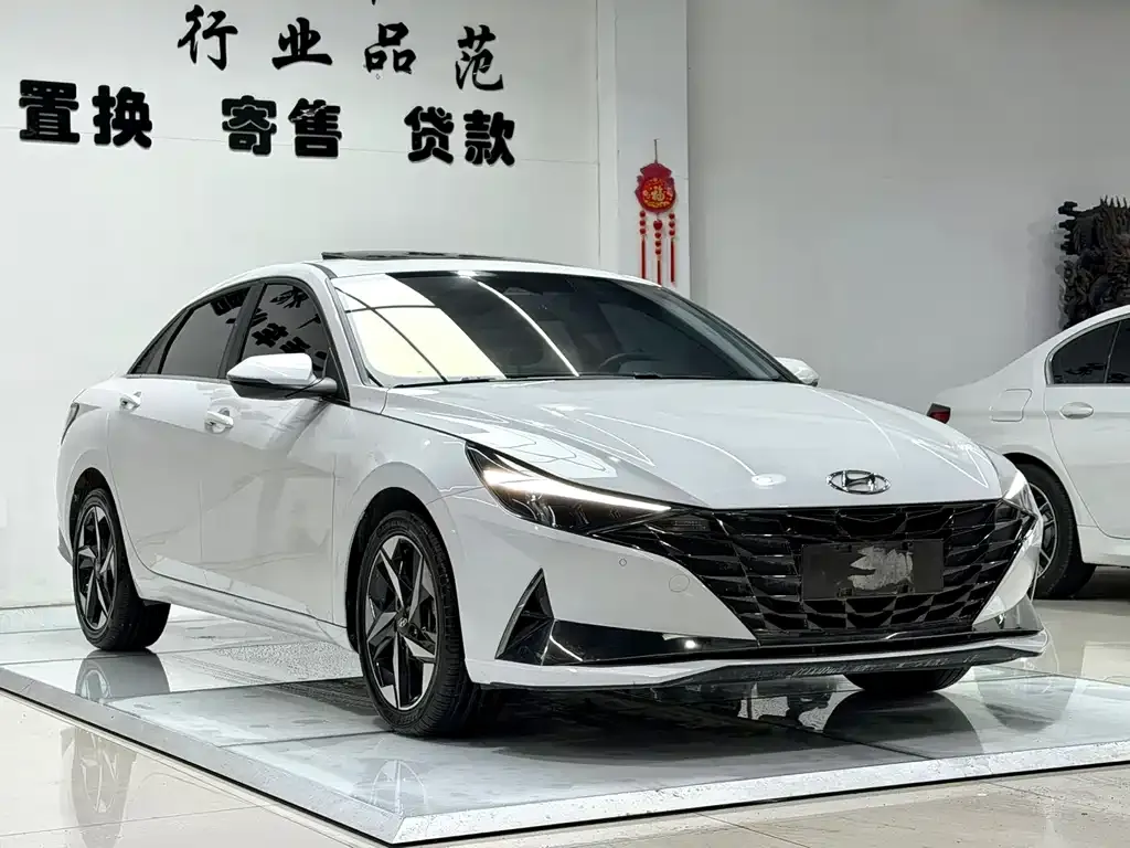Hyundai Elantra — фото 8