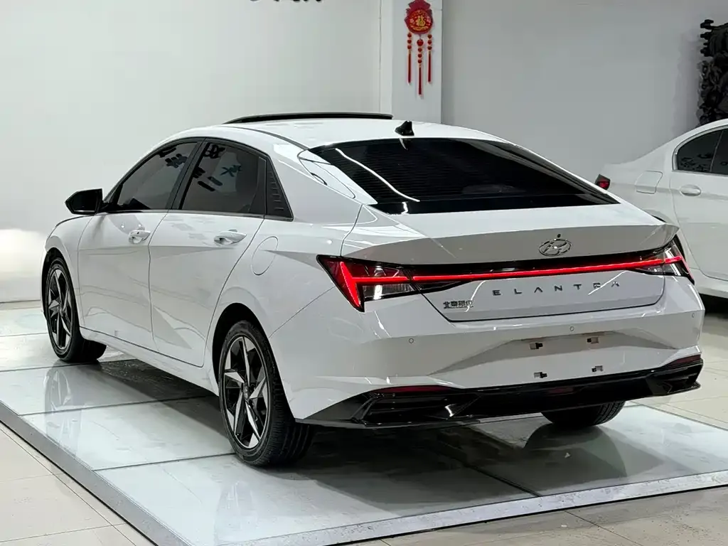 Hyundai Elantra — фото 2