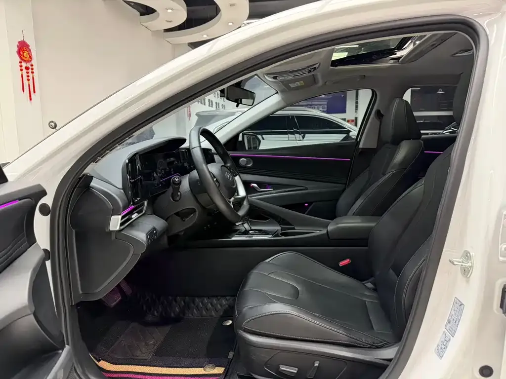 Hyundai Elantra — фото 10