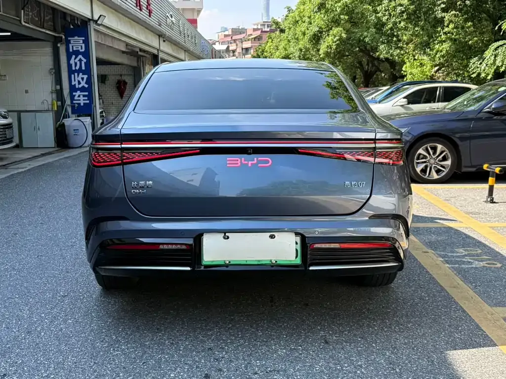 BYD Seal 07 DM-i — фото 8
