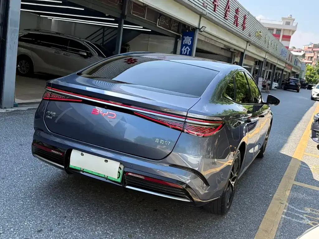 BYD Seal 07 DM-i — фото 9
