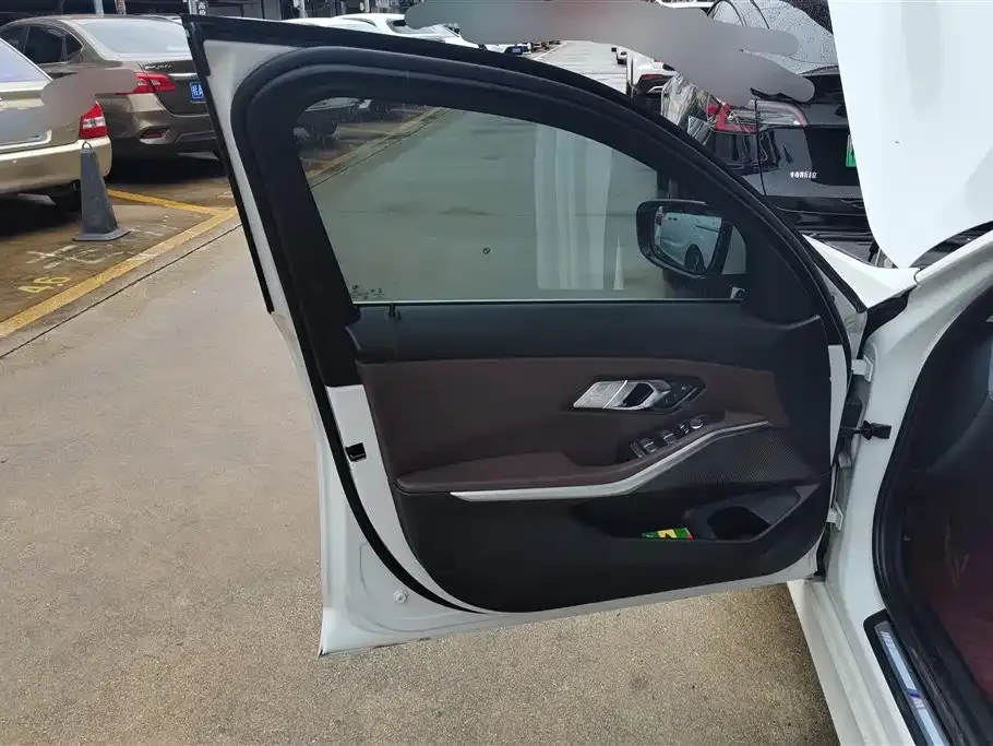 BMW 3 Series 2021 из CN, фото 9