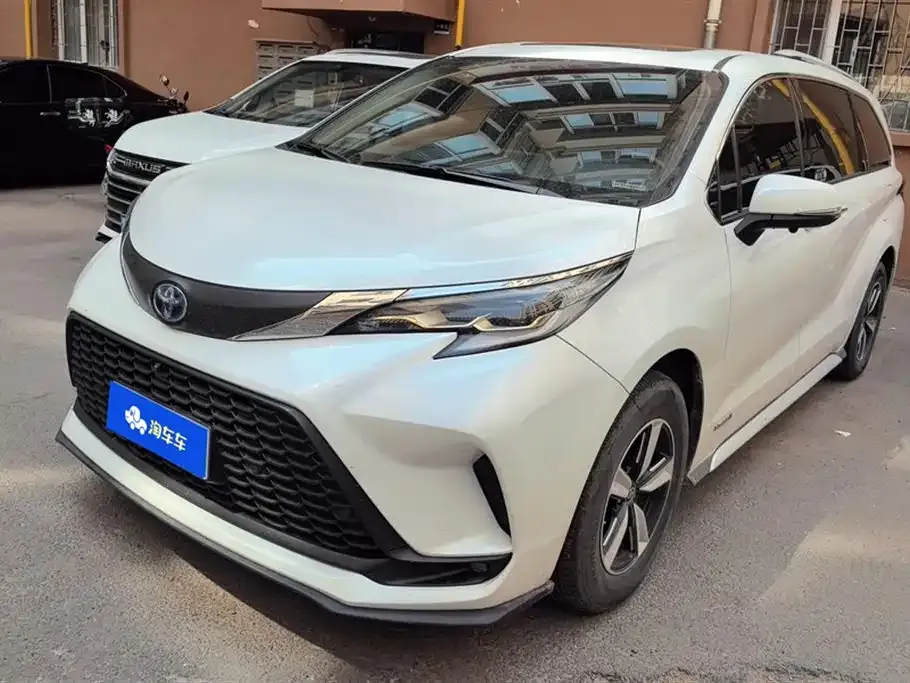 Toyota Granvia — фото 1
