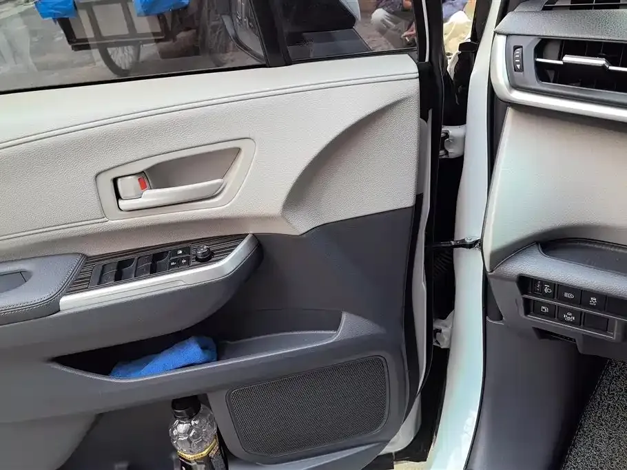 Toyota Granvia — фото 6