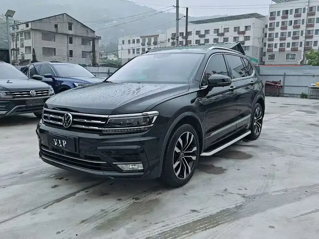 Volkswagen Tiguan L — фото 1